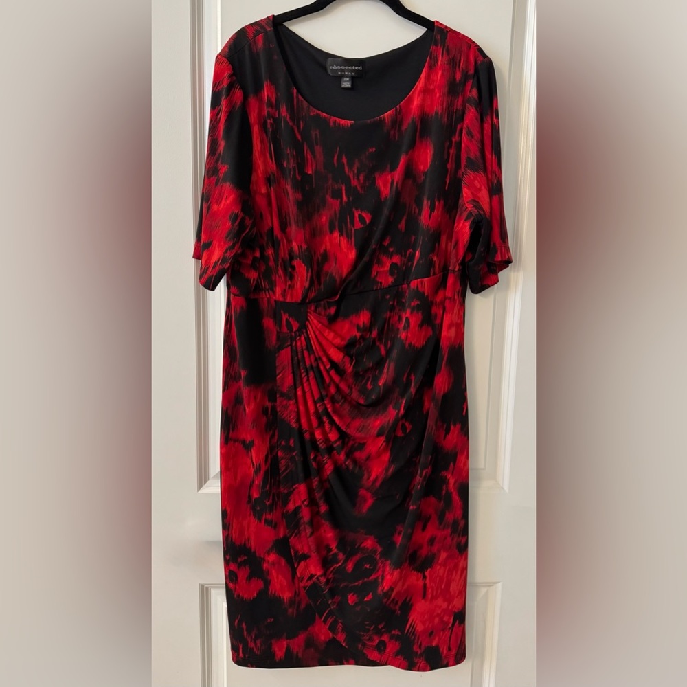 #2744 - Connected Woman Black & Red Short Sleeve Surplice Ruched Midi Dress